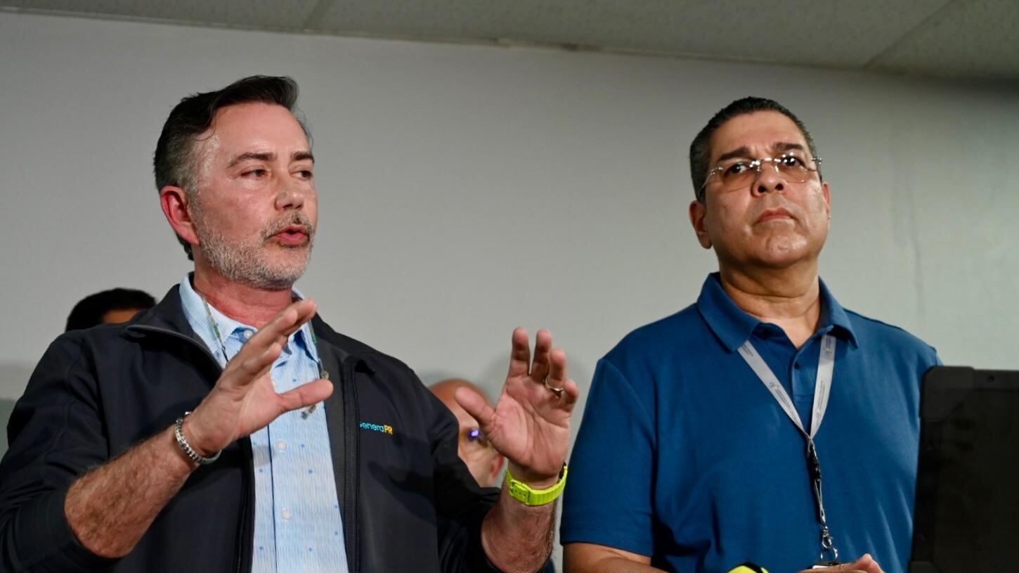 El zar de energía en conferencia de prensa sobre apagón de semana santa.