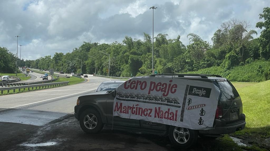 Manifestación de ciudadanos en contra de posible peaje en la Martínez Nadal.