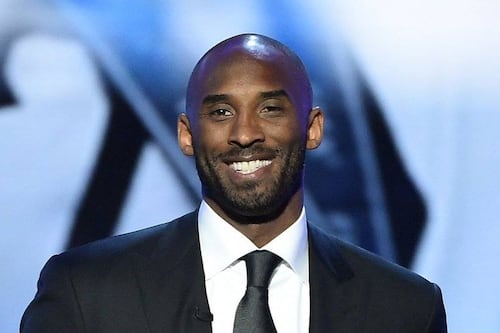 VIDEO: Kobe Bryant ayuda a víctimas de accidente automovilístico