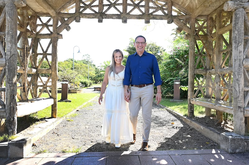 El representante José Pichy Torres Zamora y su novia, Zaida Enid Rios Mercado.