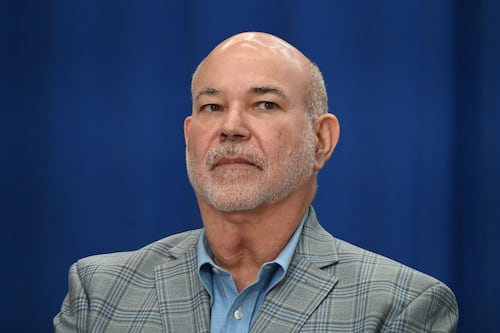 PFEI respalda a Carlos ‘Jhonny’ Méndez: avalan freno a pesquisa legislativa