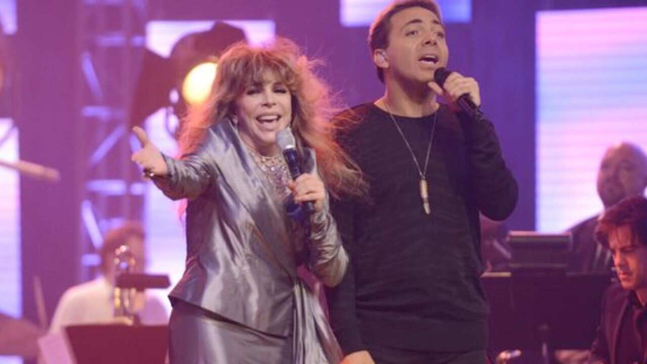 Cristian y Verónica Castro se presentaron en un programa de televisión en México.