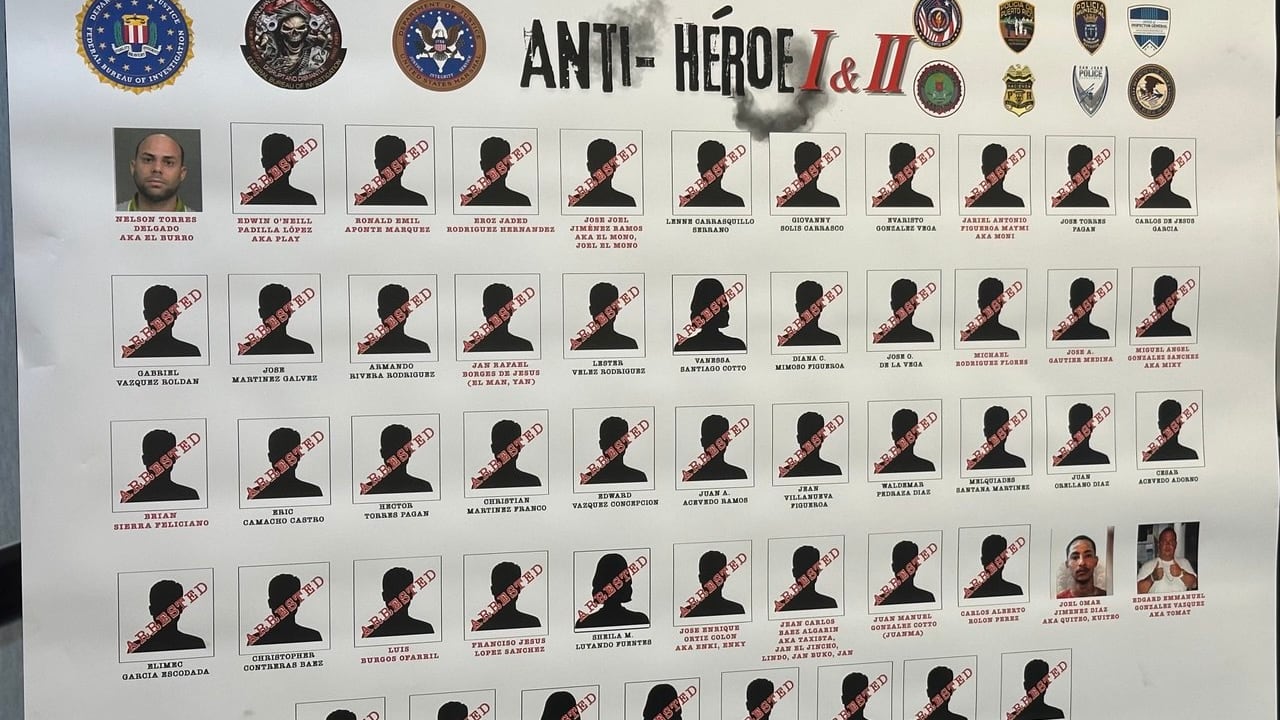 Las autoridades federales realizaron un operativo donde acusaron a 52 miembros.