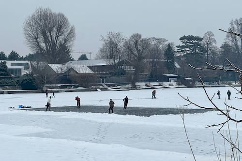 Frío extremo y lluvia helada paralizan aeropuertos y transporte en Europa Central