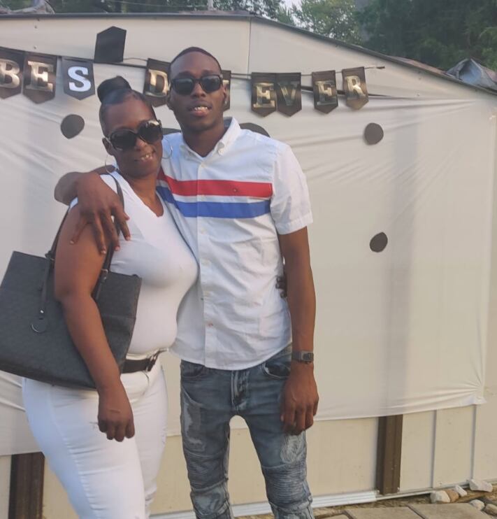 Anita Washington, madre de Samuel Hayes Jr., demandó a Physician Correctional USA y a la ciudad de San Luis.