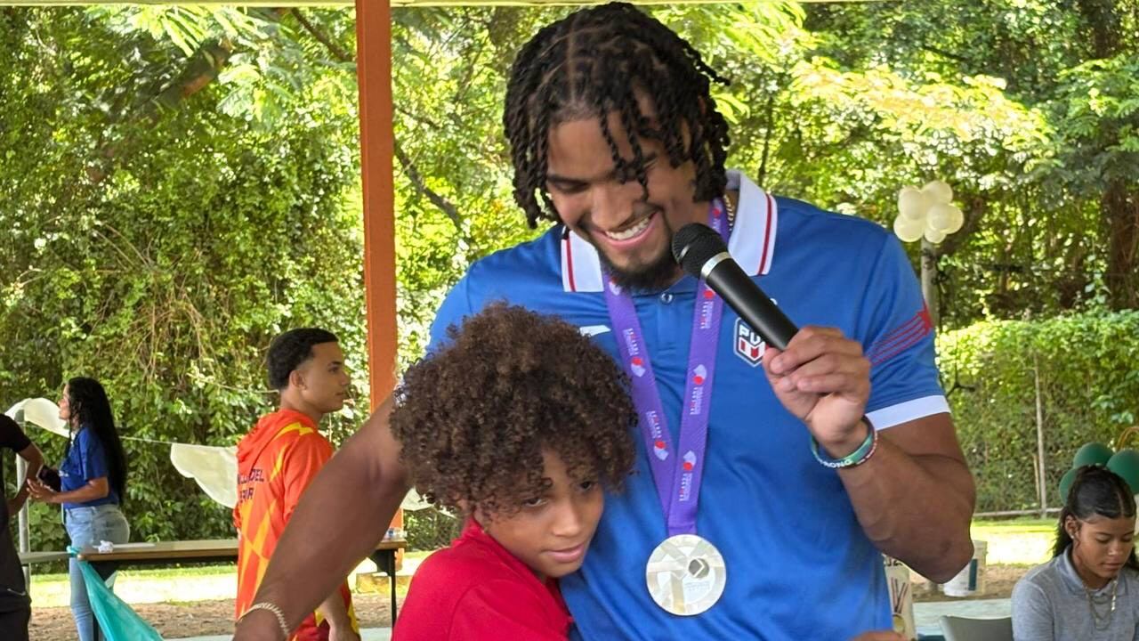 Vieques recibe al medallista Ayden Owens- Delerme