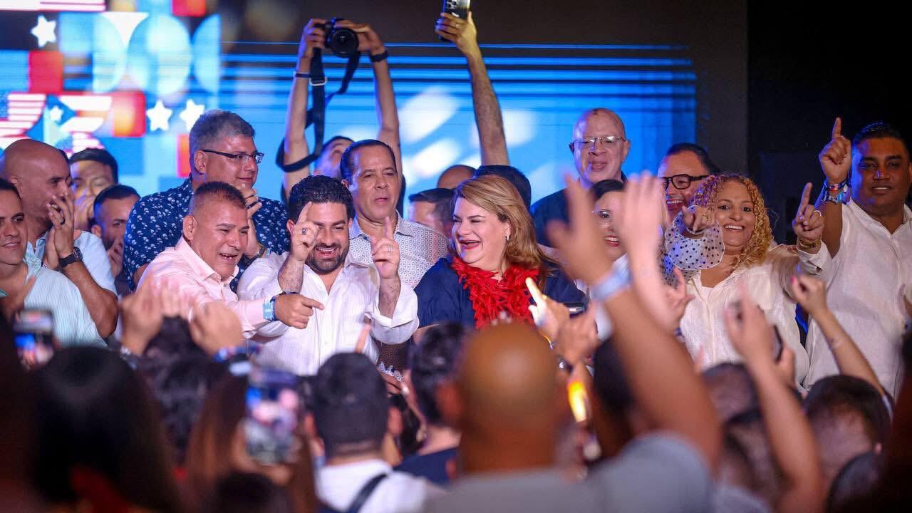 Líderes de la Palma en "El Fiestón de la Convención", celebrado en el Hotel Caribe Hilton, en San Juan.