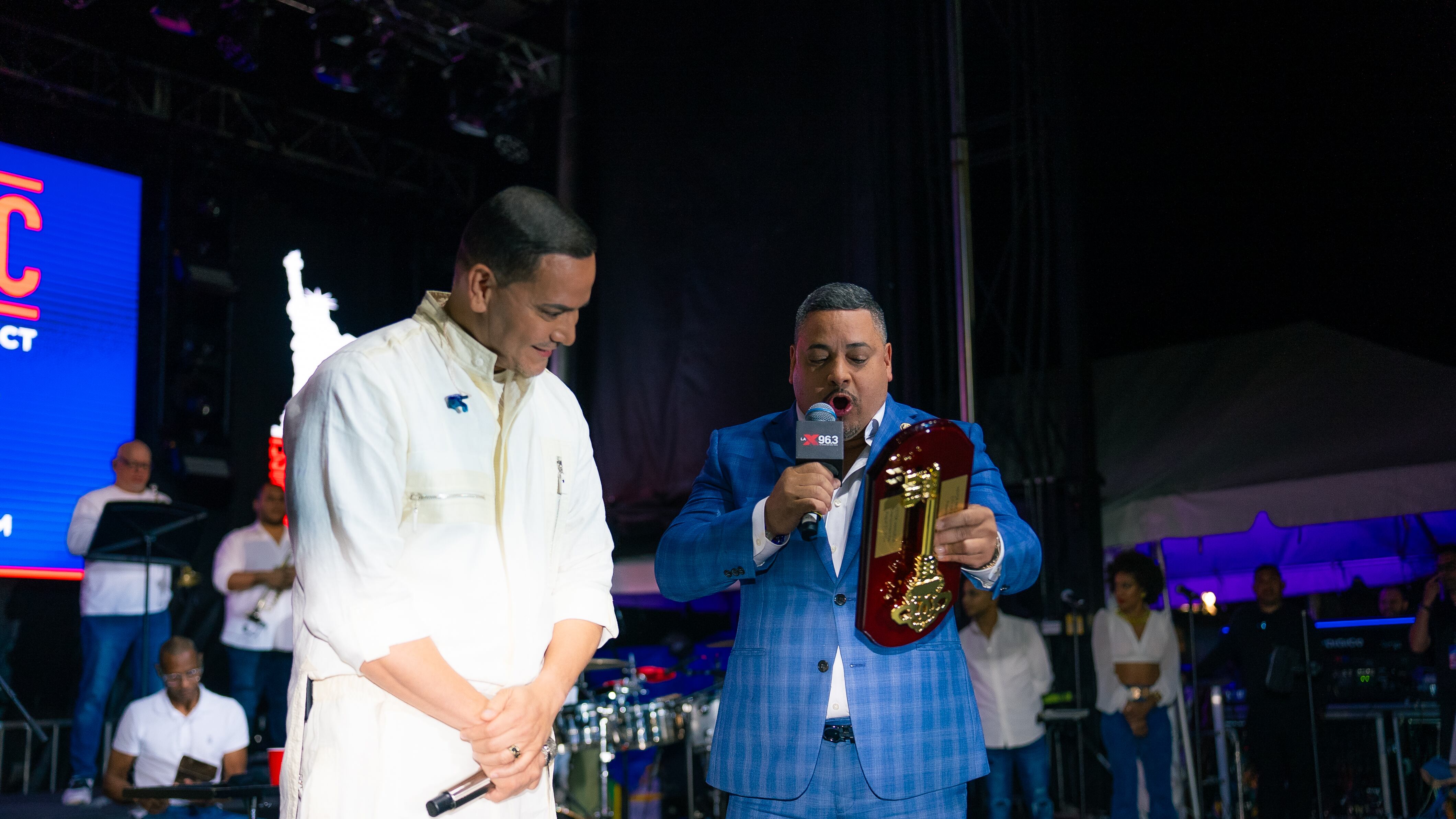 Víctor Manuelle recibe “La Llave del entretenimiento de la ciudad de Nueva York”.