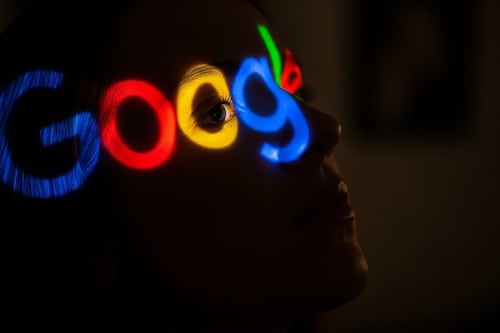 Geopolítica, música y escándalo: Google revela las 5 personas más buscadas del mundo en 2025