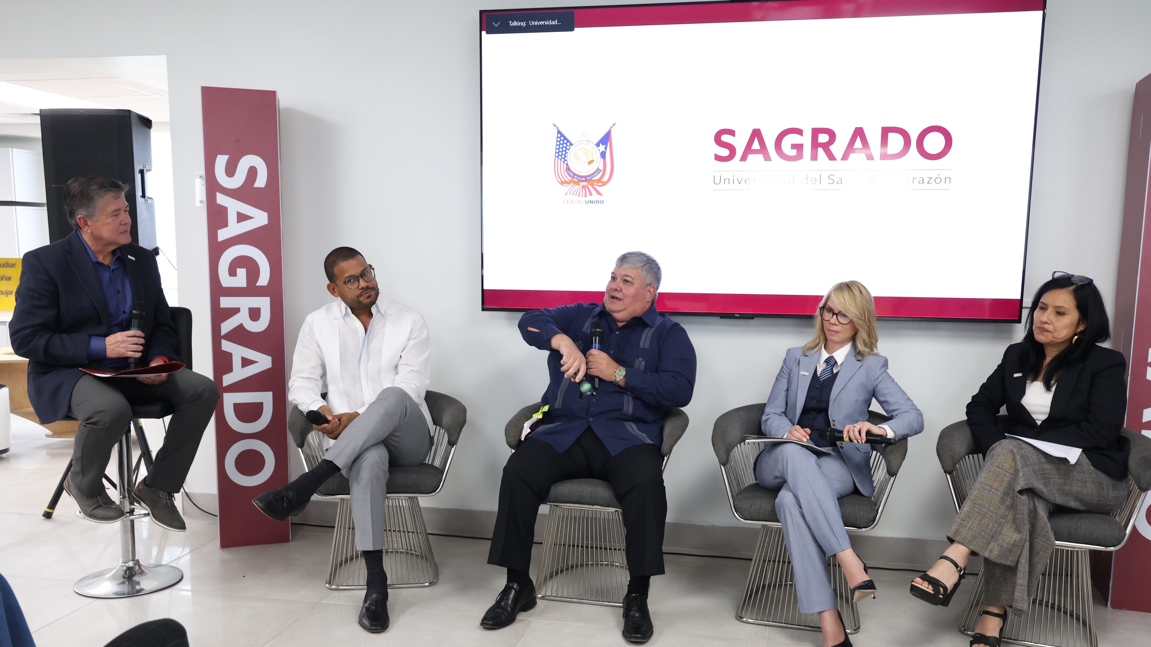 Panel de expertos durante la presentación del estudio que analiza los retos y oportunidades de las pequeñas y medianas empresas en la isla.