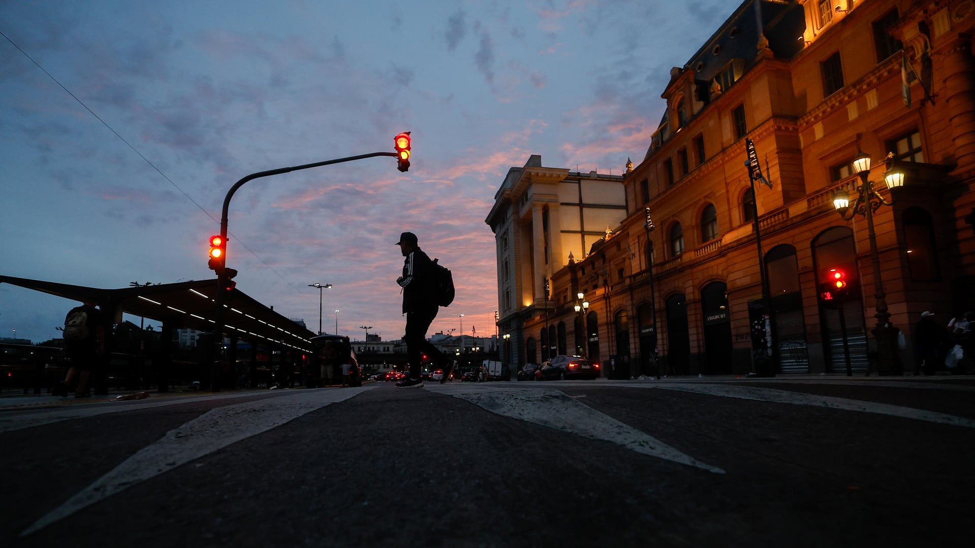 Manifestantes protestan contra reforma laboral en Argentina en jornada de huelga nacional