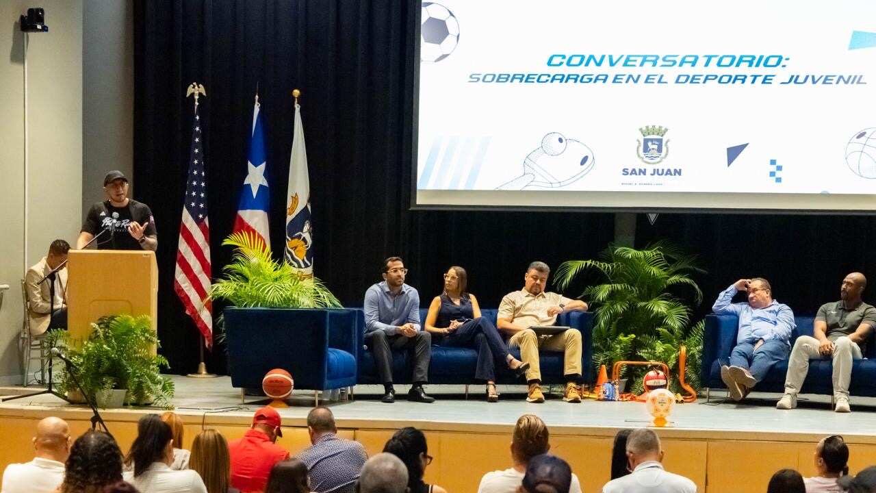 Se llevó a cabo un conversatorio sobre la sobrecarga juvenil en el deporte.