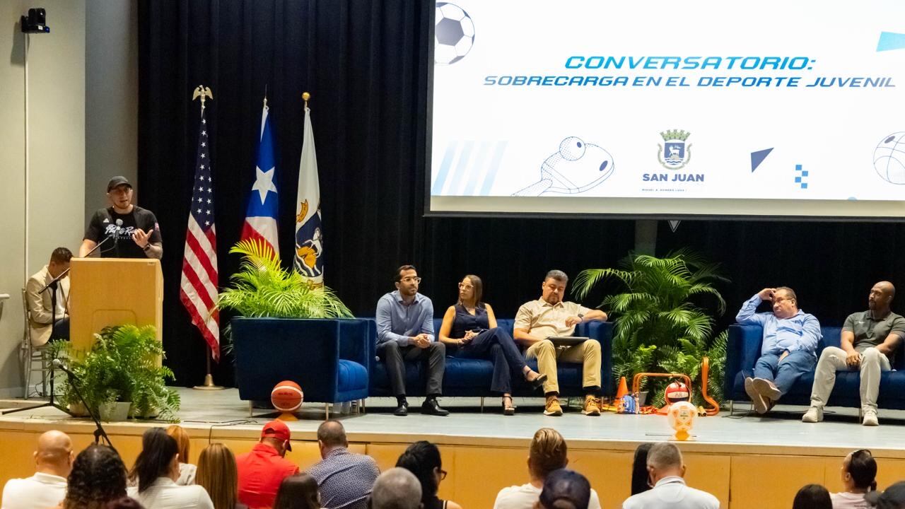Se llevó a cabo un conversatorio sobre la sobrecarga juvenil en el deporte.