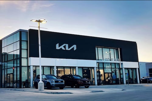 KIA llama a revisión 250 mil autos por riesgo de que tanques de gasolina se derritan