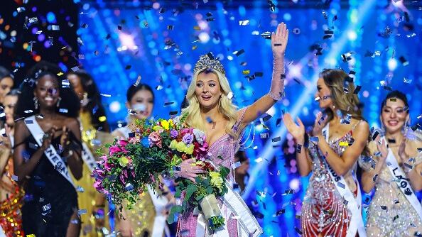 Victoria Kjaer se corona como Miss Universo 2024.