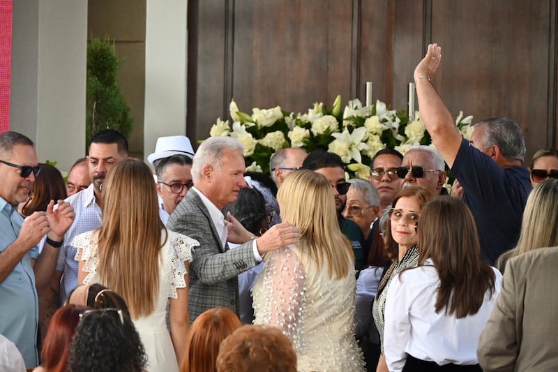 Dorado despide a Carlos López