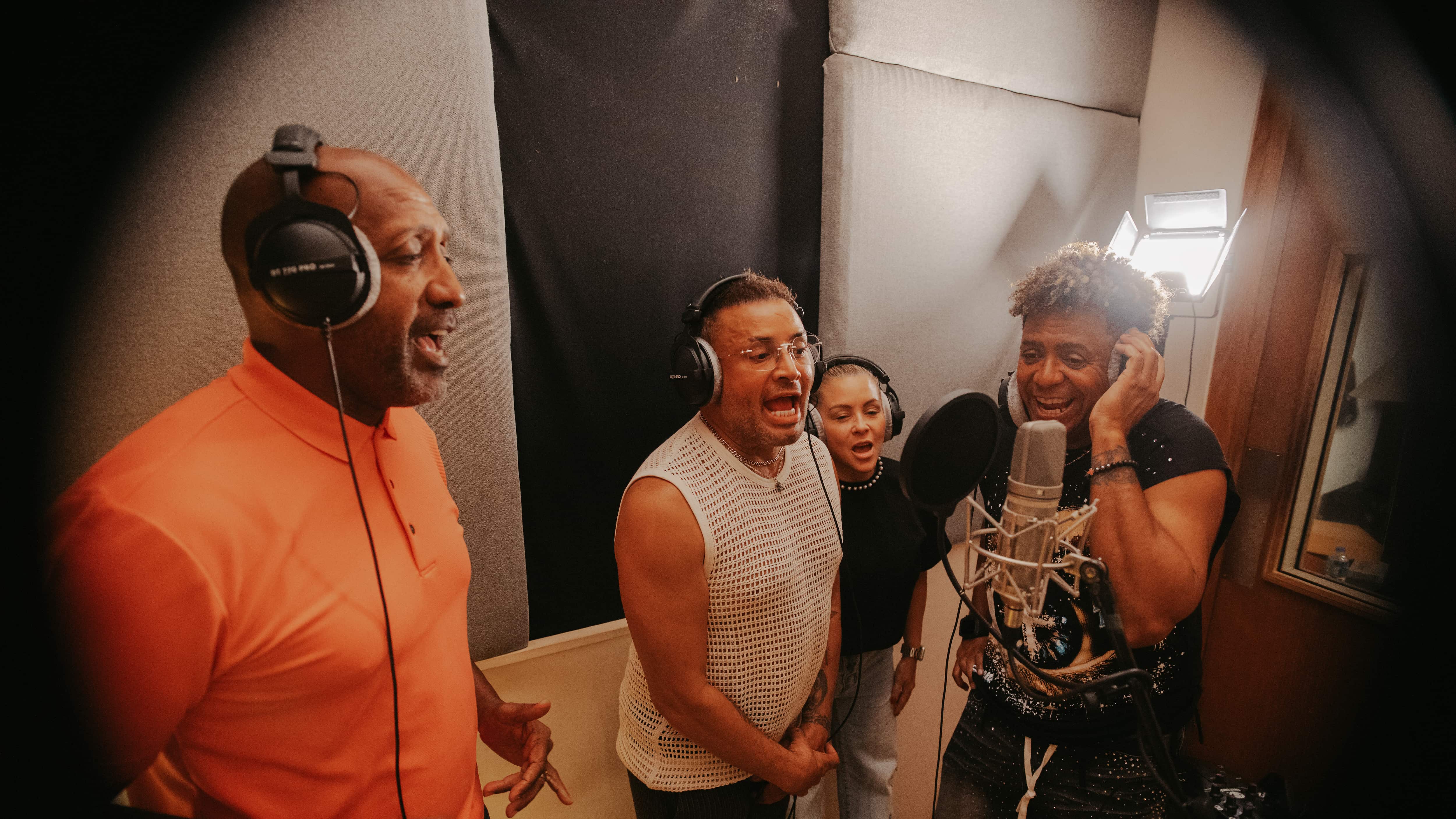 Plenéalo presenta su nuevo tema junto a Manny Manuel.