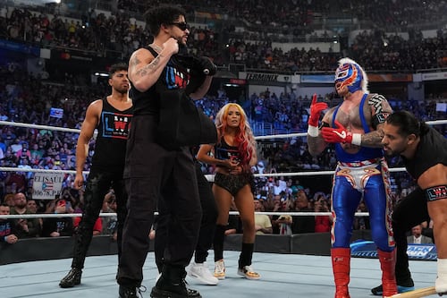 FOTOS: Bad Bunny se luce en SmackDown Live en el Choliseo