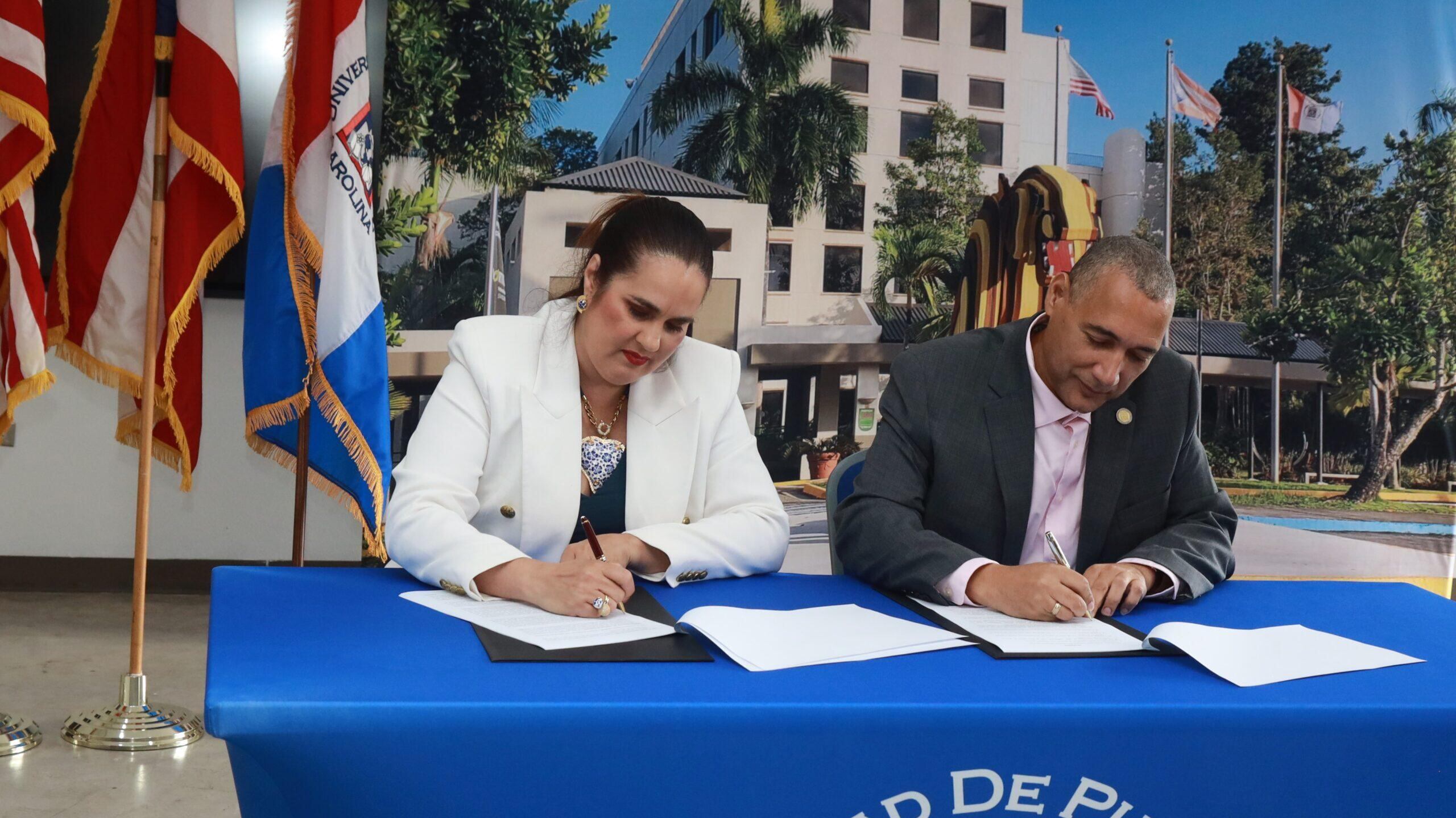 UPR Carolina firma acuerdo colaborativo con el Centro Unido de Detallistas