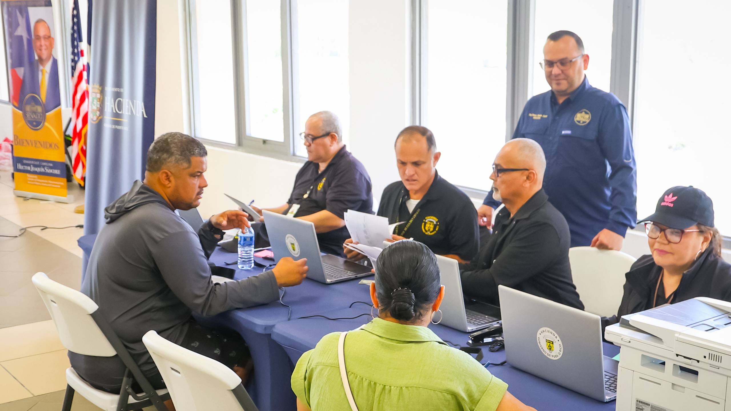 Residentes de Culebra recibieron servicios directos de agencias del Gobierno de Puerto Rico como parte de la feria “Tu Distrito en Acción”
