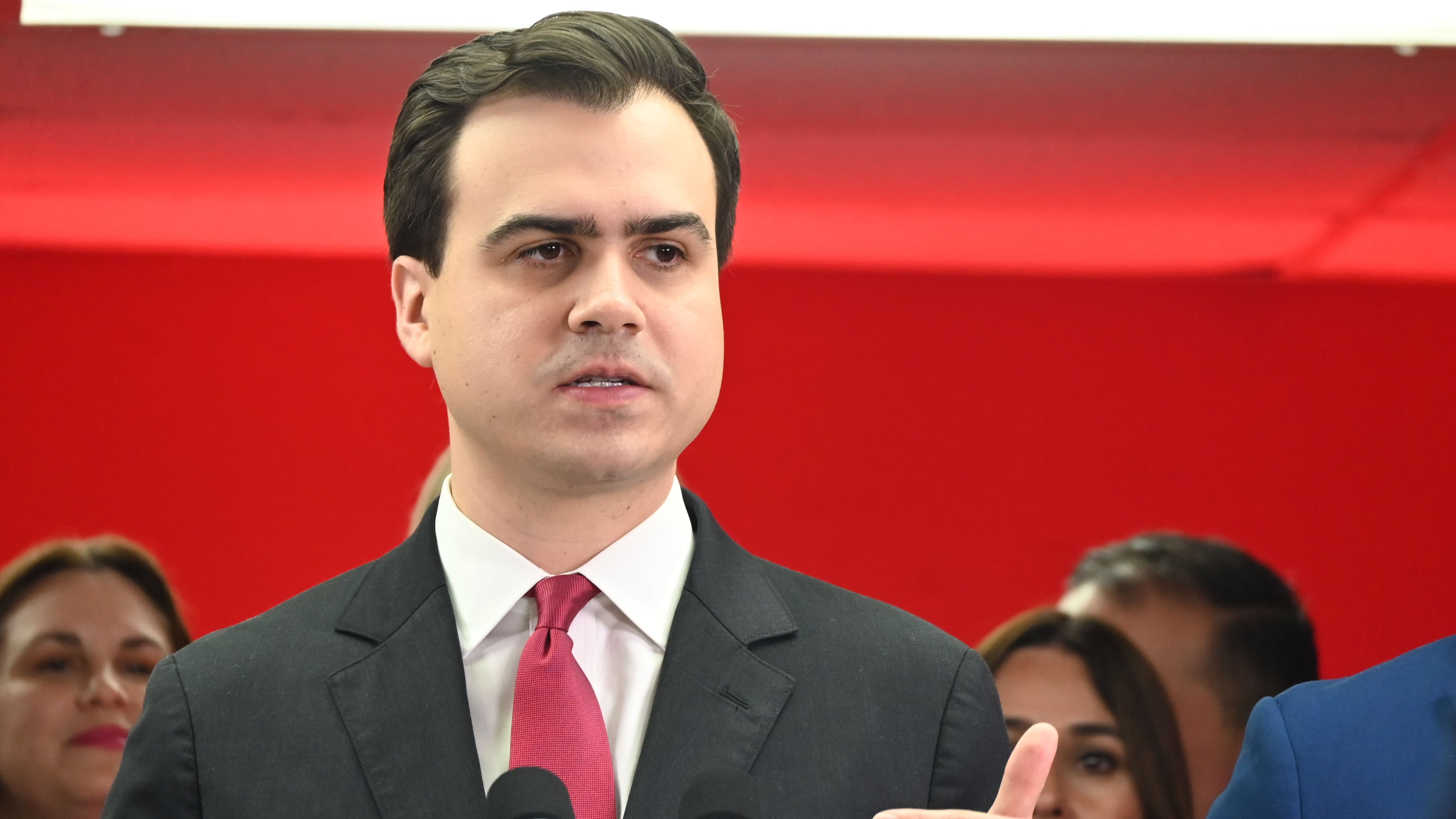 Pablo José Hernández, presidente del PPD y Comisionado Residente.