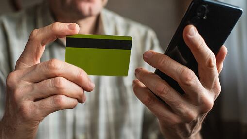 Nuevo modalidad de estafa en Quito: delincuentes se hacen pasar por empleados bancarios