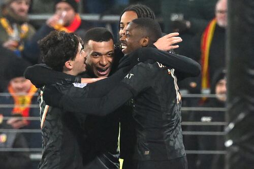 Mbappé y Barcola marcan en la victoria del PSG por 2-0 en Lens