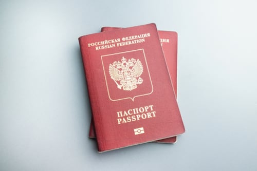 Estonia y Finlandia piden quitar visas a turistas rusos