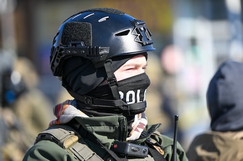 Era enfermero: Identifican a hombre muerto por disparos de agentes federales en Mineápolis