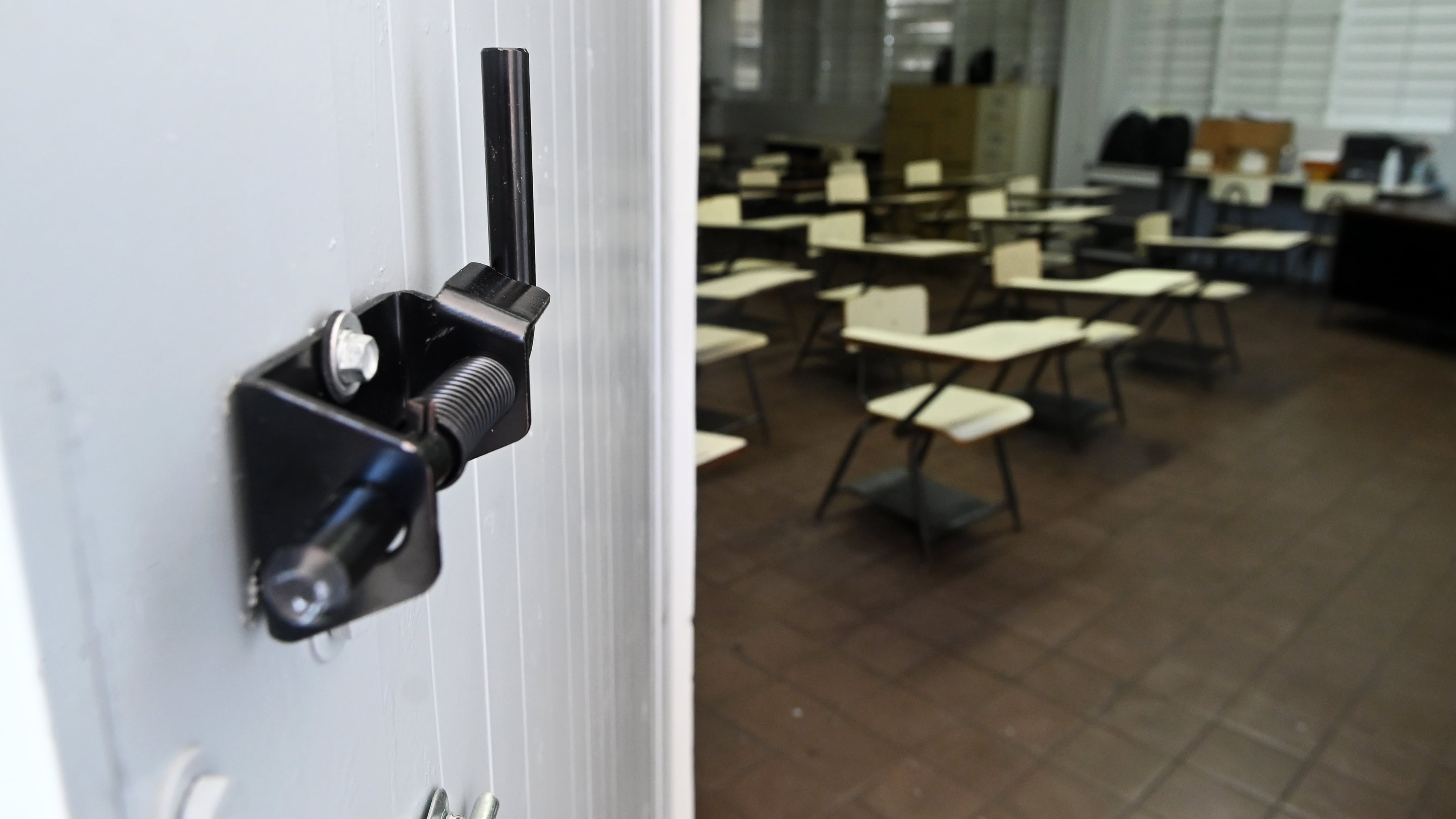 Preparativos para el comienzo de clases. Escuela Maria Labra