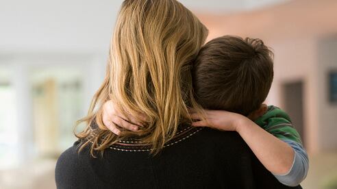 La salud emocional de las madres: un llamado a reconocer la carga mental invisible