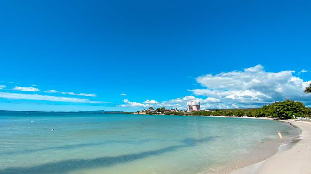 La riqueza de Ponce se desarrolló gracias al cultivo de la caña de azúcar en sus extensos valles y al cultivo de café en las montañas.