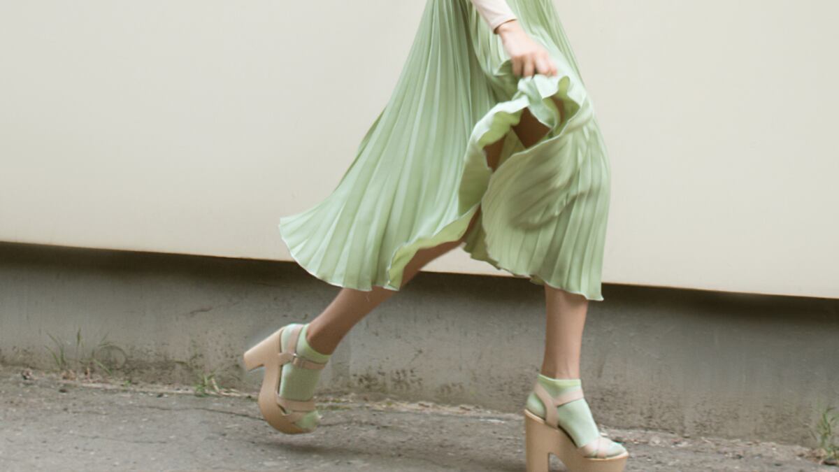 ¡Adiós jeans! Las faldas ‘campana’ le dan un giro a moderno y sofisticado a tu look