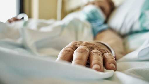 Mujer de 80 años resucitó estando en la morgue, en Guayaquil.