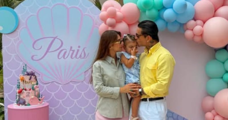 Maluma celebra junto a Susana Gómez los 2 años de su hija París.