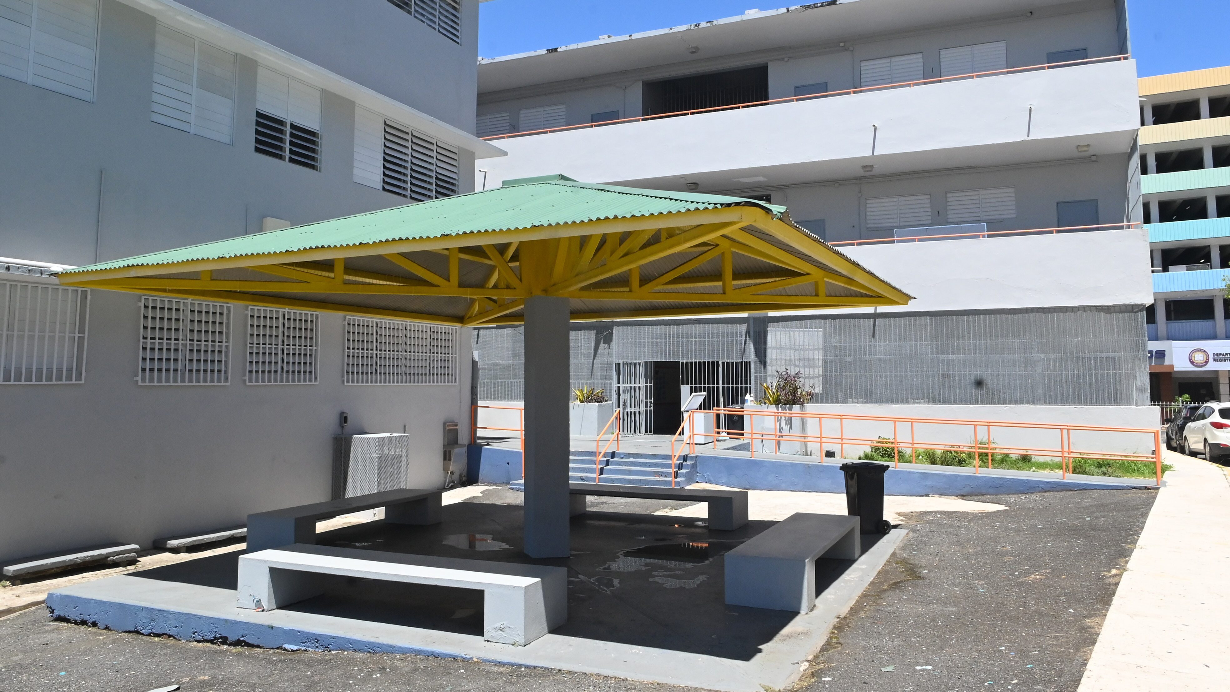 Preparativos para el comienzo de clases. Escuela Maria Labra