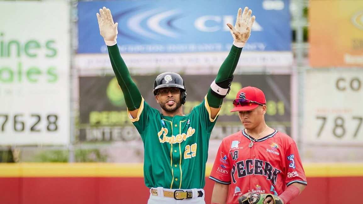 Yadiel Rivera de los Pescadores Plata.