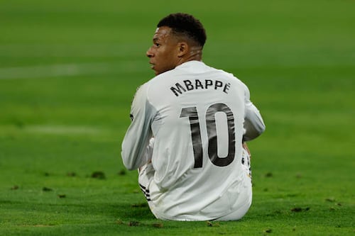 Mbappé mantiene tres goles de ventaja sin jugar
