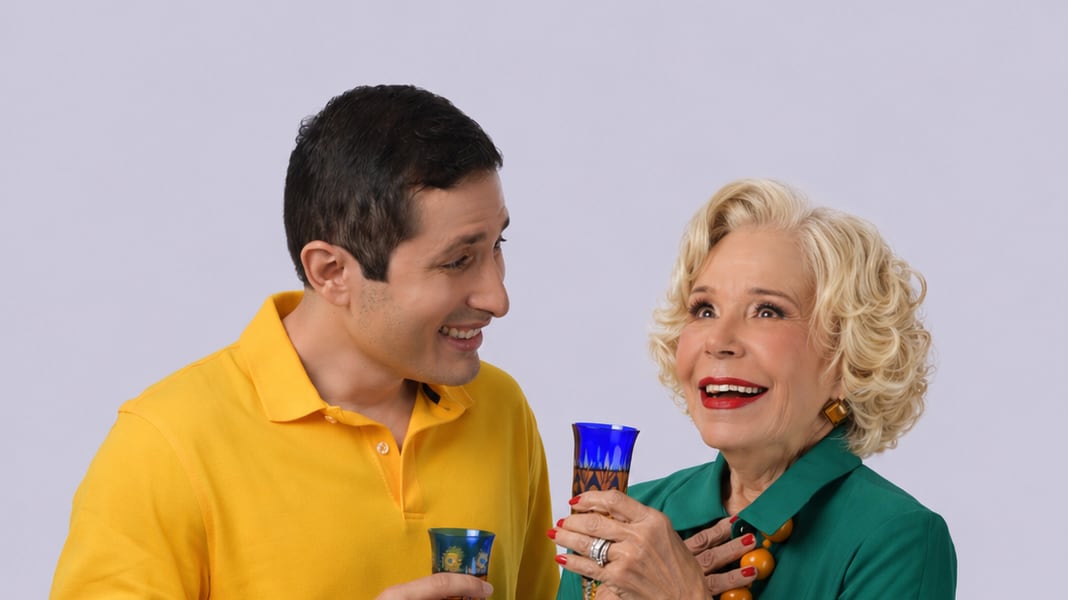 Omar Torres y Johanna Rosaly protagonizan la comedia 'Hola, Mamá'.