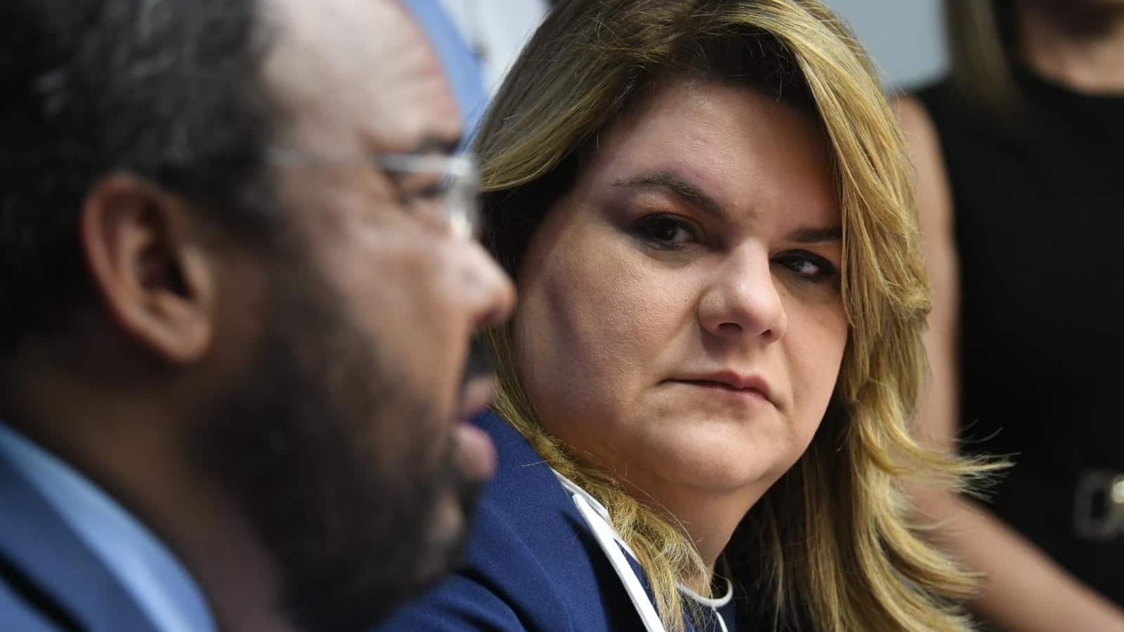 Jenniffer González Colón reunida con el secretario del Departamento de Educación, Eliezer Ramos.