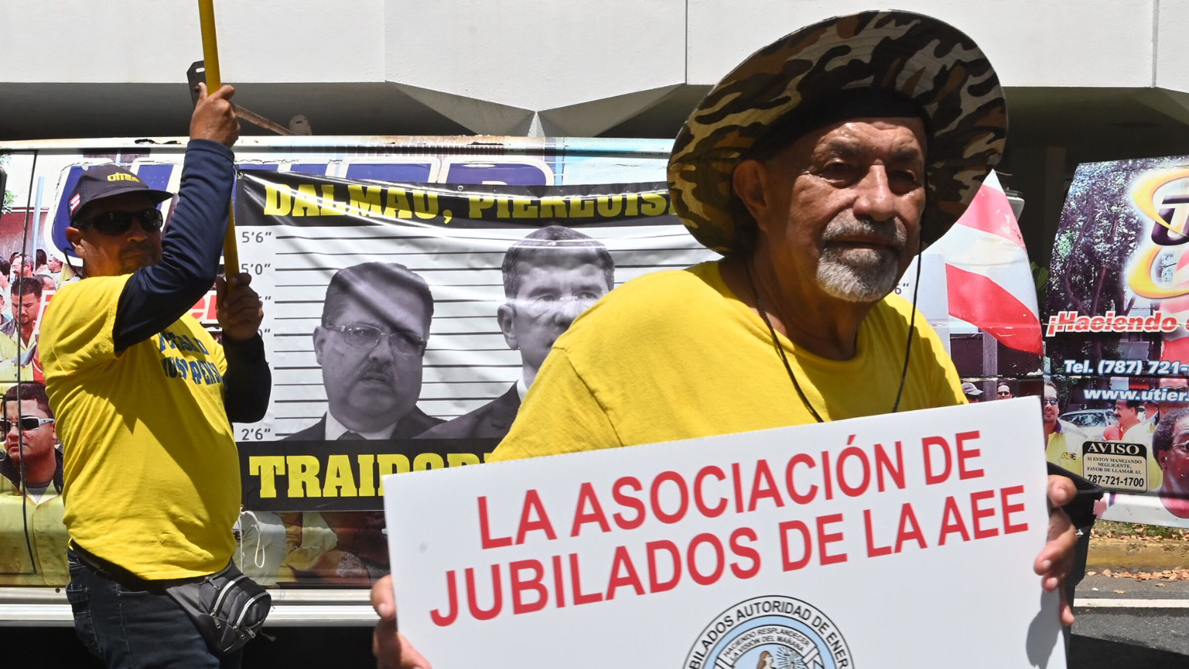 Jubilados de la Autoridad de Energía Eléctrica durante una manifestación