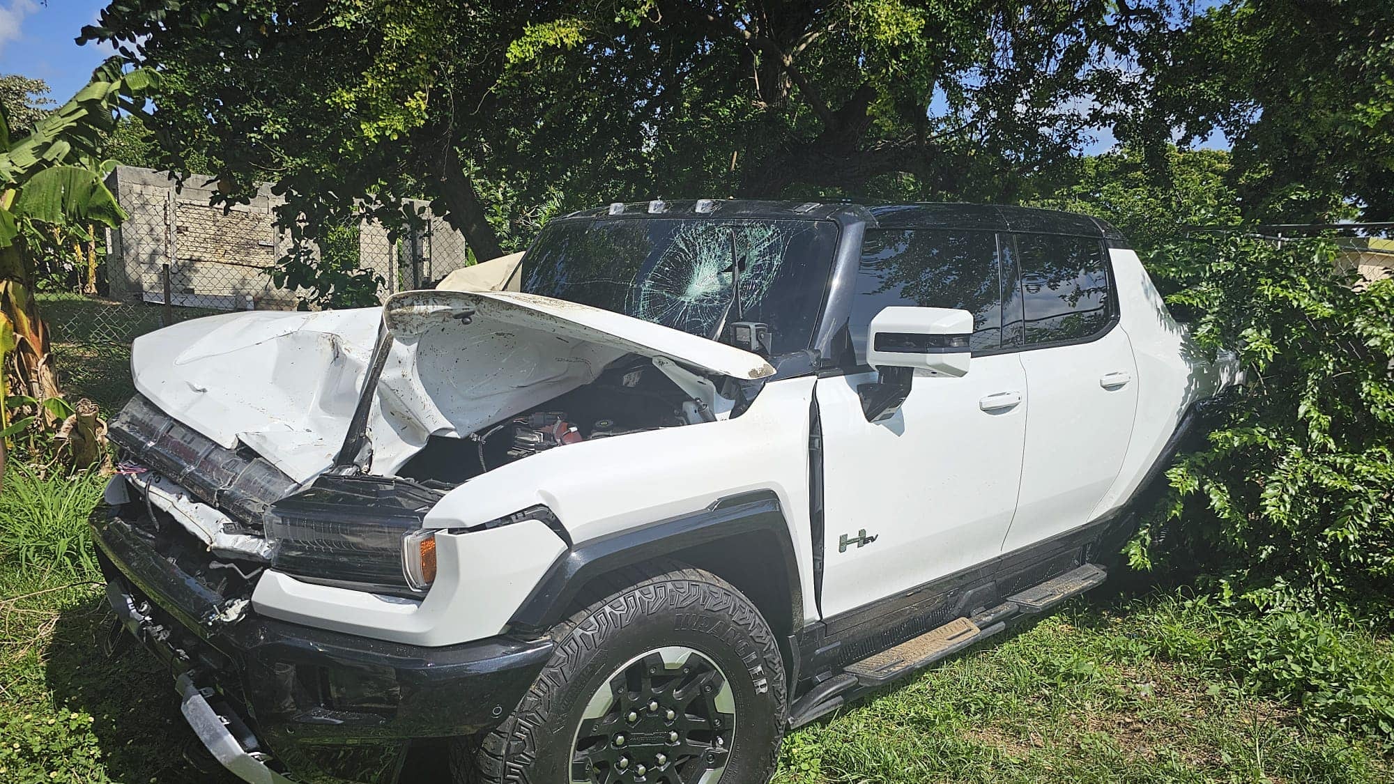 Policía y Fiscalía investigan si guagua ocupada corresponde a 'hit and run' en Humacao.