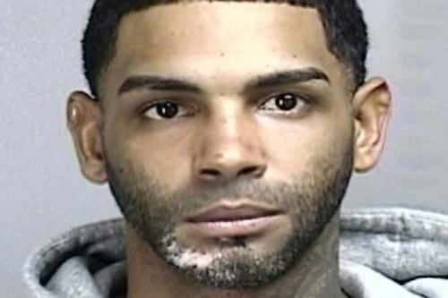 Encuentran a hombre sin vida dentro de vehículo baleado en Corozal