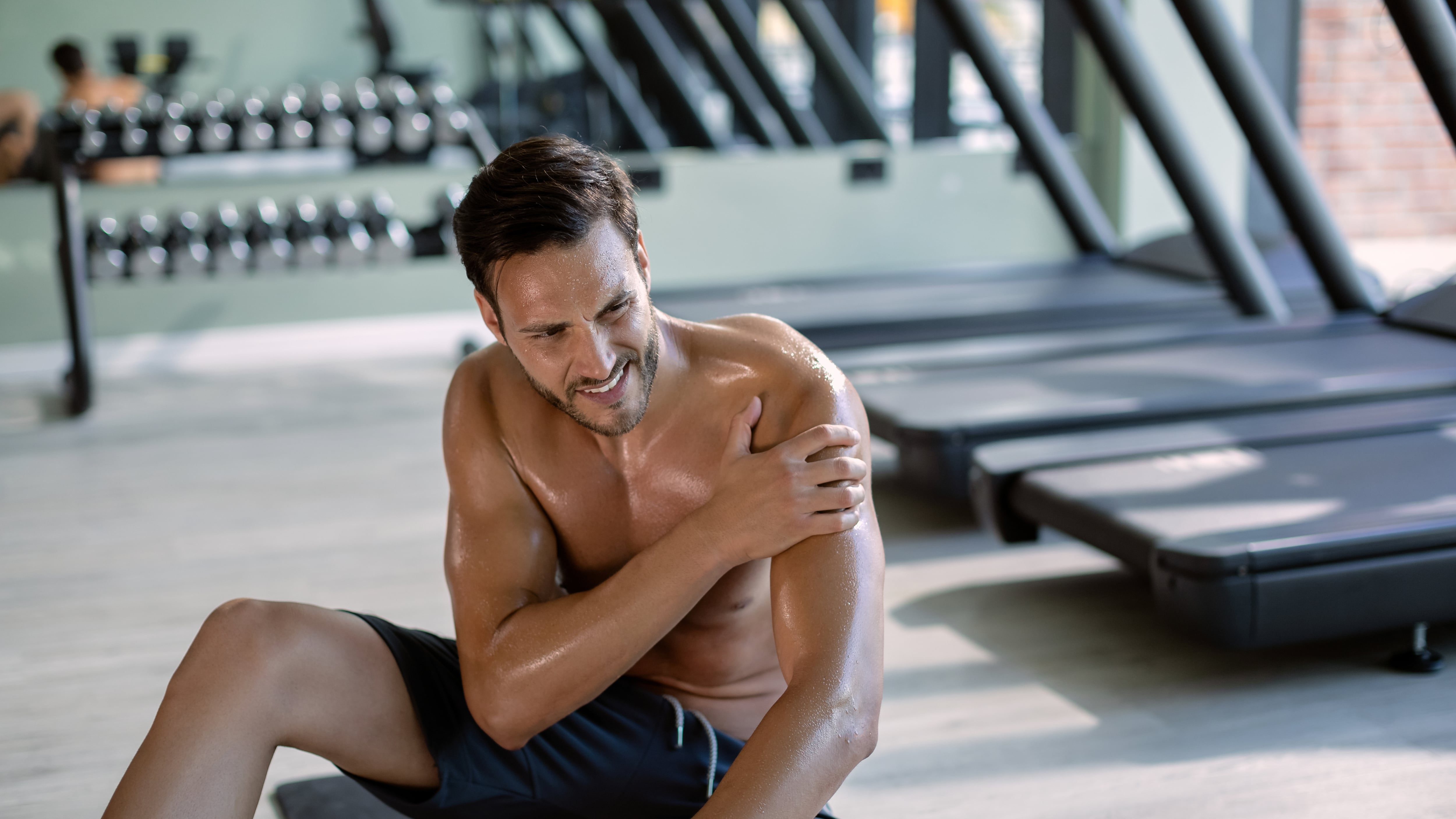 Con frecuencia se habla sobre el uso de compresas de hielo o térmicas en casos de dolor muscular, y conocer el momento adecuado para su aplicación es crucial. Foto: Freepik.