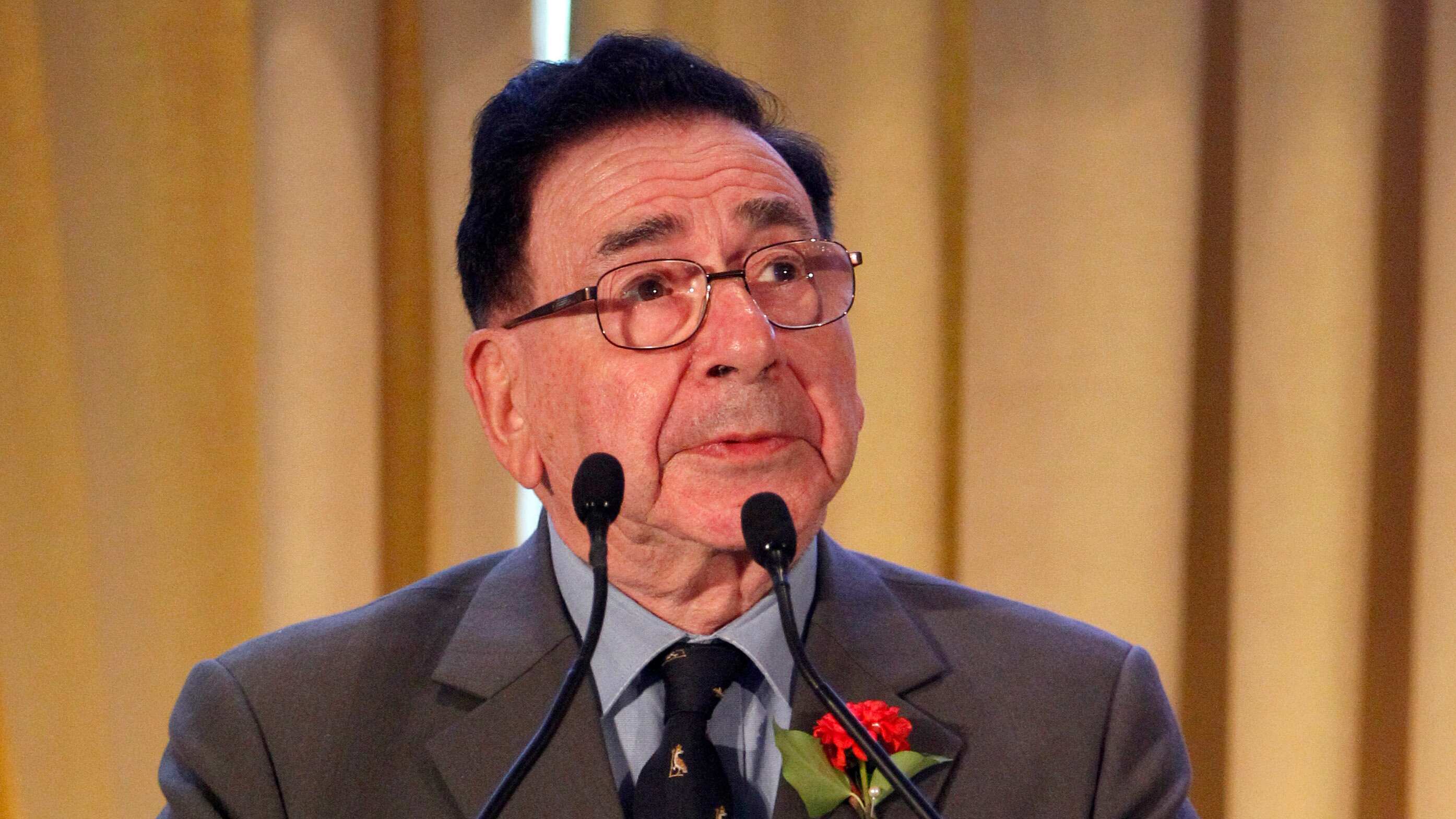 Sir Roy Calne, cirujano.