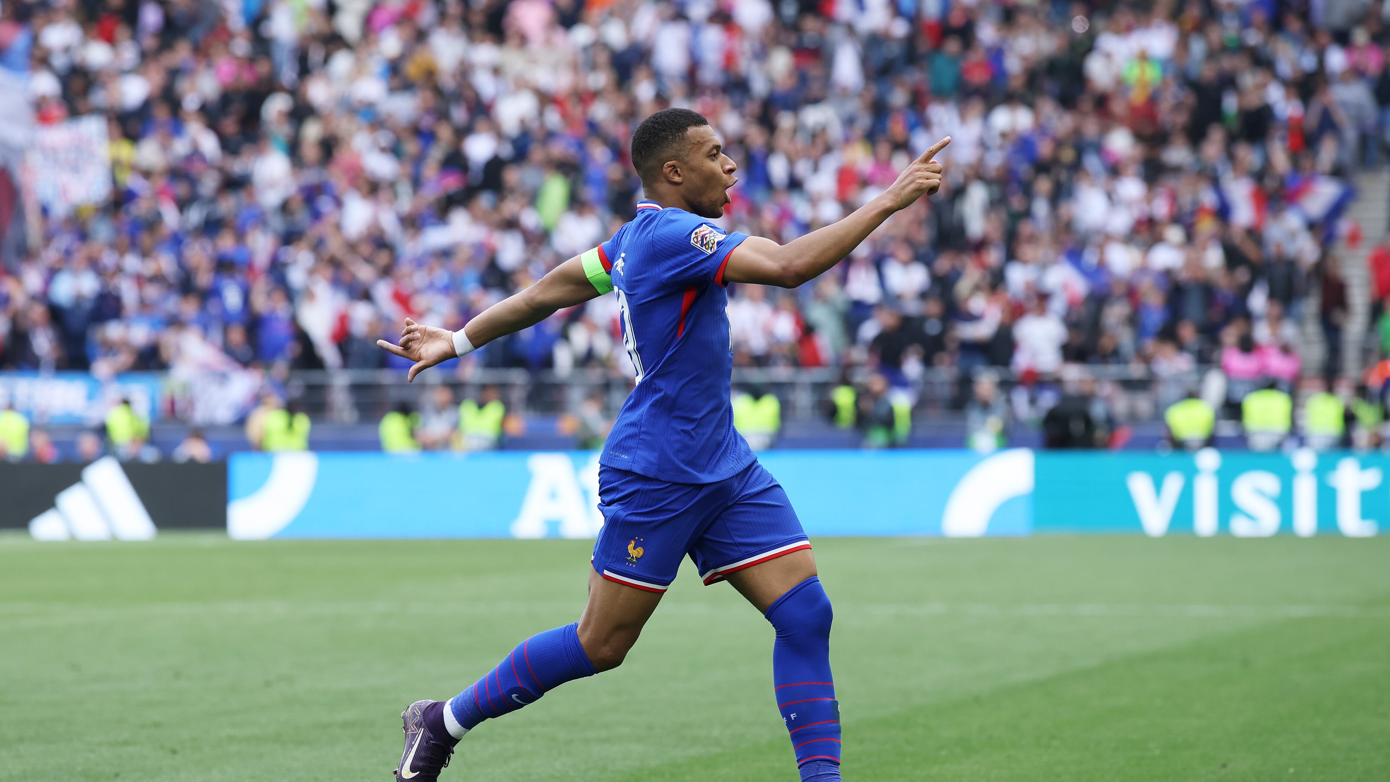Mbappé comandó la victoria de Francia.