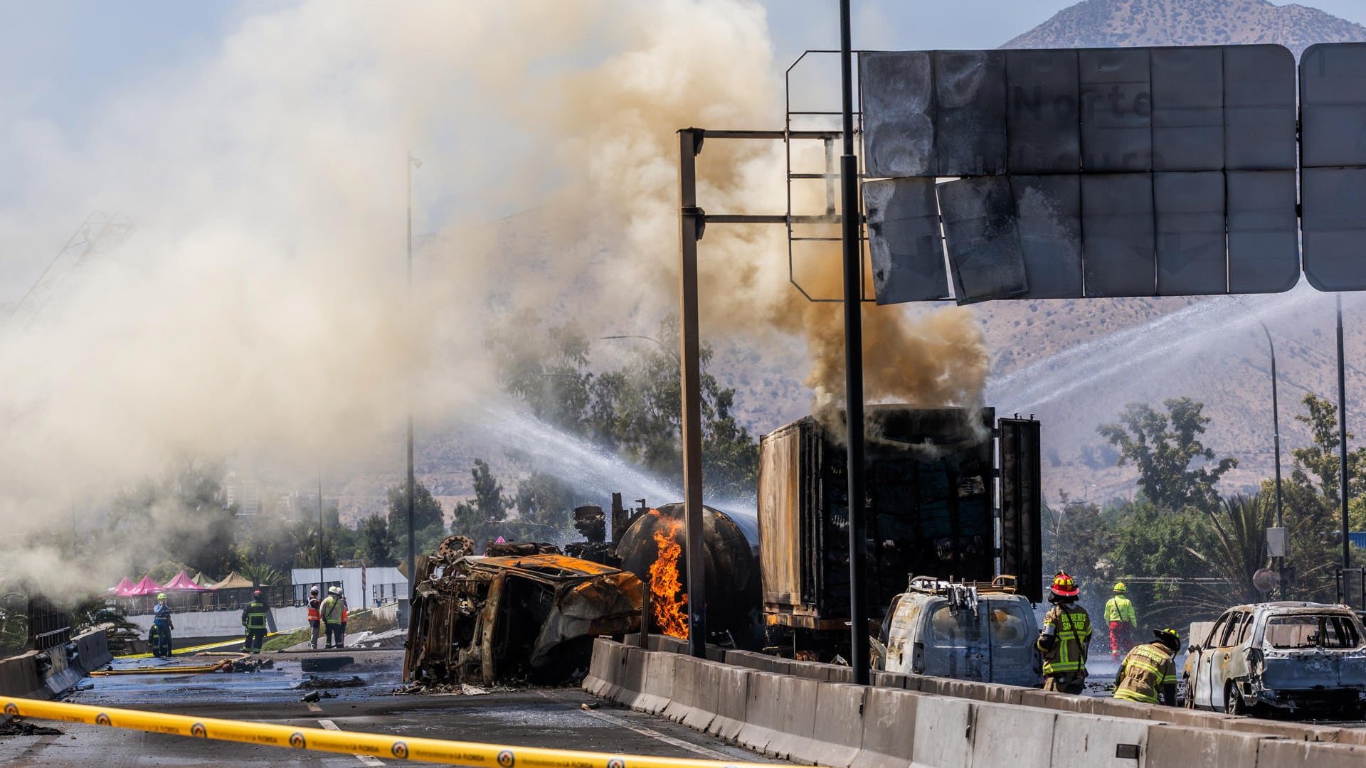 Cuatro fallecidos y 17 heridos en Chile tras explosión de camión con gas