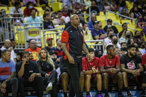 Elías “Larry” Ayuso sufre aparatoso accidente de auto