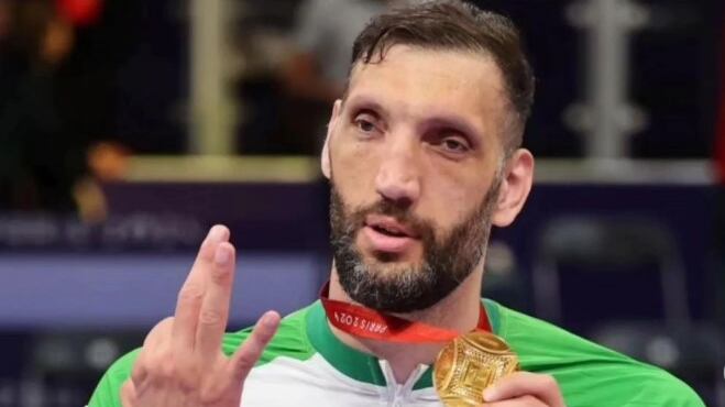 Morteza Mehrzad es el segundo hombre más alto del mundo y el más alto en haber participado en unos Juegos Paralímpicos