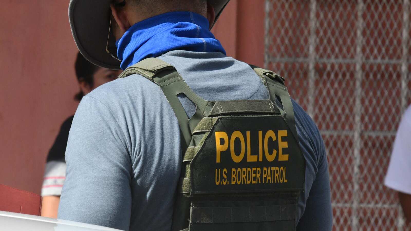 Federales realizan operativo en Villa Palmeras en Santurce